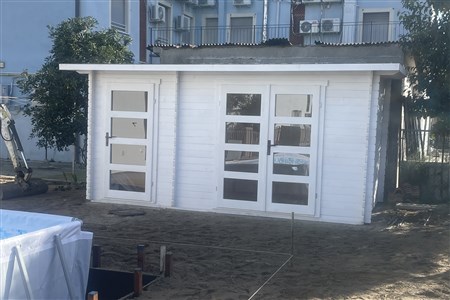 CASA IN LEGNO 4,60X2,60 CON PARETE DIVISORIA